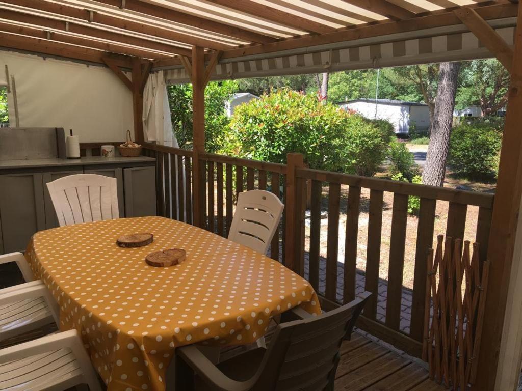 Mobil-Home 4-6 Personnes Сен-Жюльен-ан-Борн Экстерьер фото